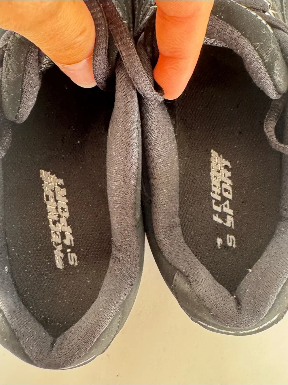 Skechers ✨black synergy